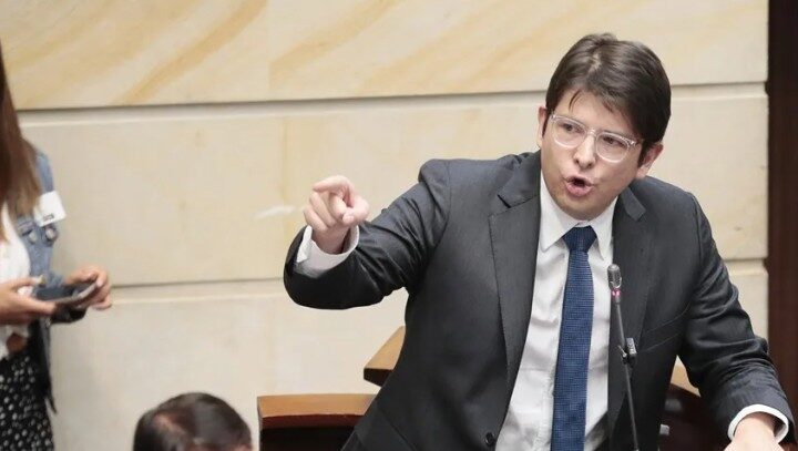 ‘El Análisis Internacional’ alerta sobre el retroceso de Colombia hacia la violencia política