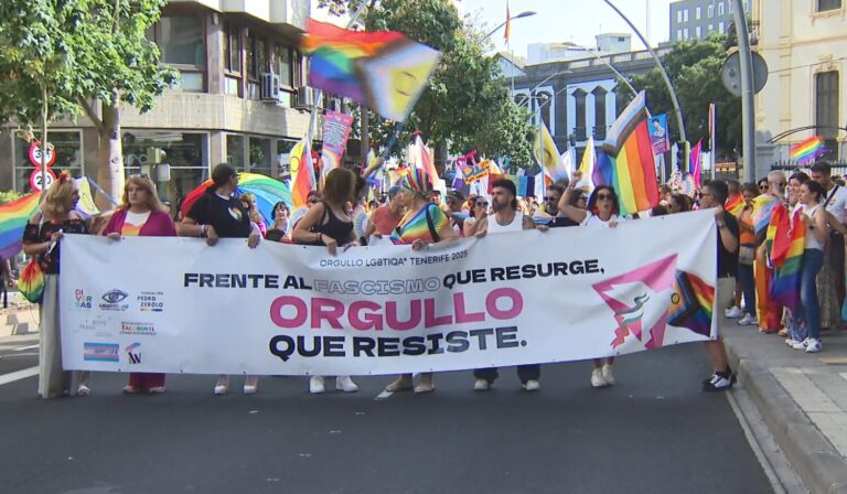 Los colectivos LGBTIQ+ de Canarias toman la calle con orgullo