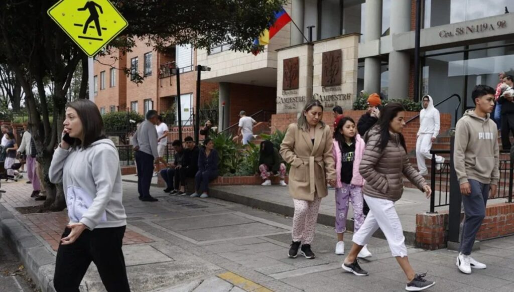 Un prolongado temblor de magnitud 6,5 sacude a Colombia