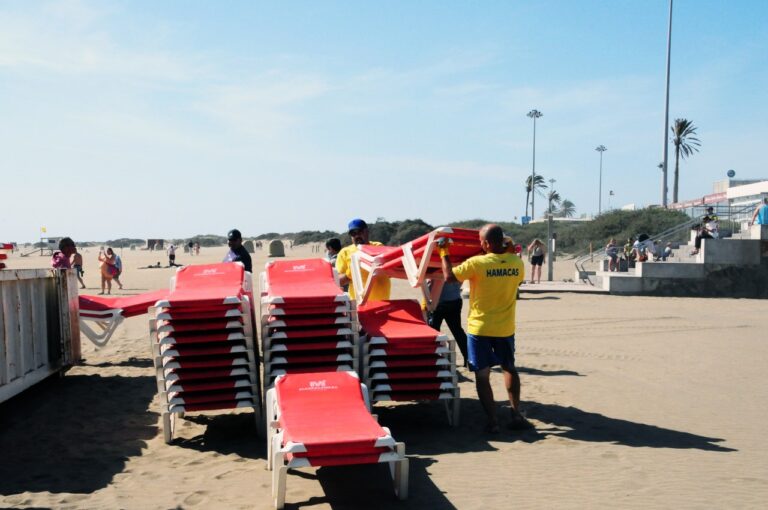 Maspalomas cobrará 4,5 € por sus hamacas y sombrillas