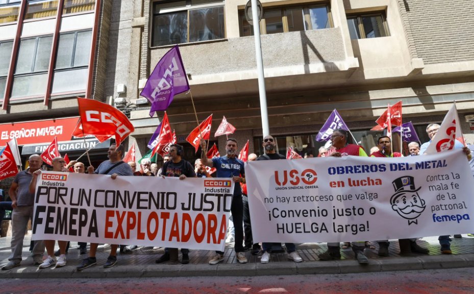 Los trabajadores del metal se concentran para reclamar mejoras salariales