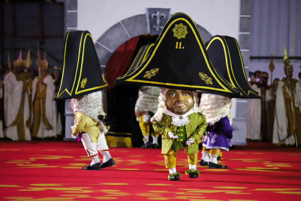 El baile de los enanos es una de las tradiciones más conocidas de la Bajada de la virgen de Las Nieves, en La Palma. RTVC.