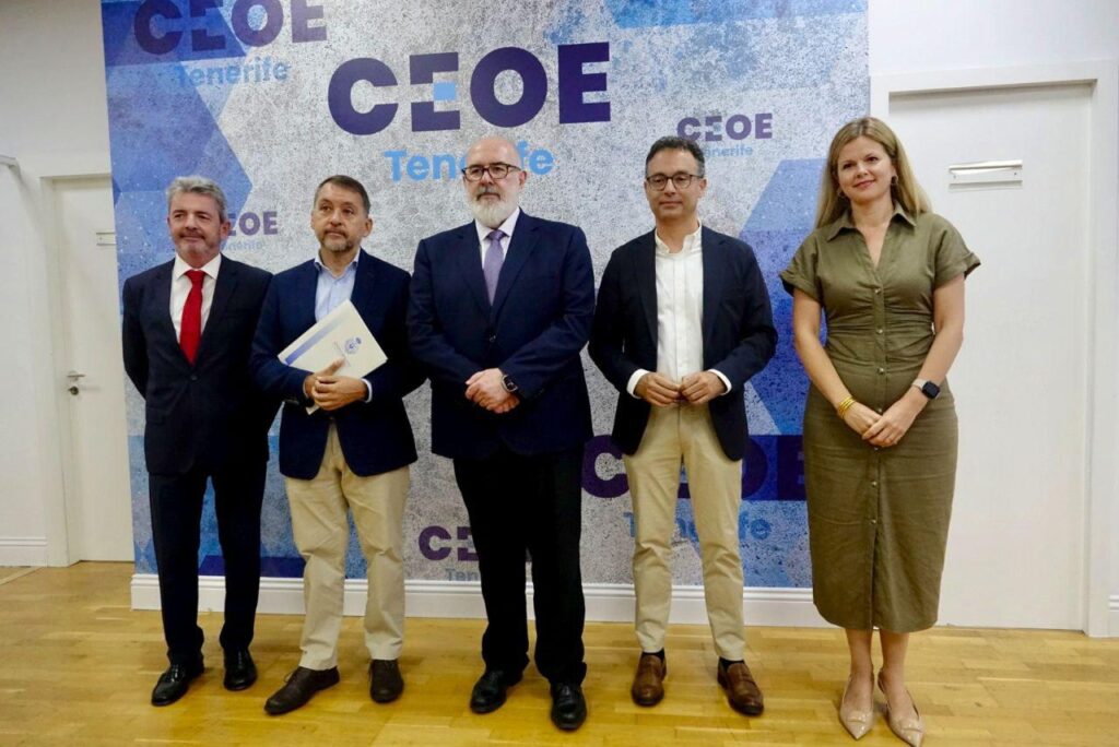 Presentación del PAI de Santa Cruz de Tenerife en la Confederación Provincial de Empresarios de Santa Cruz de Tenerife (CEOE)