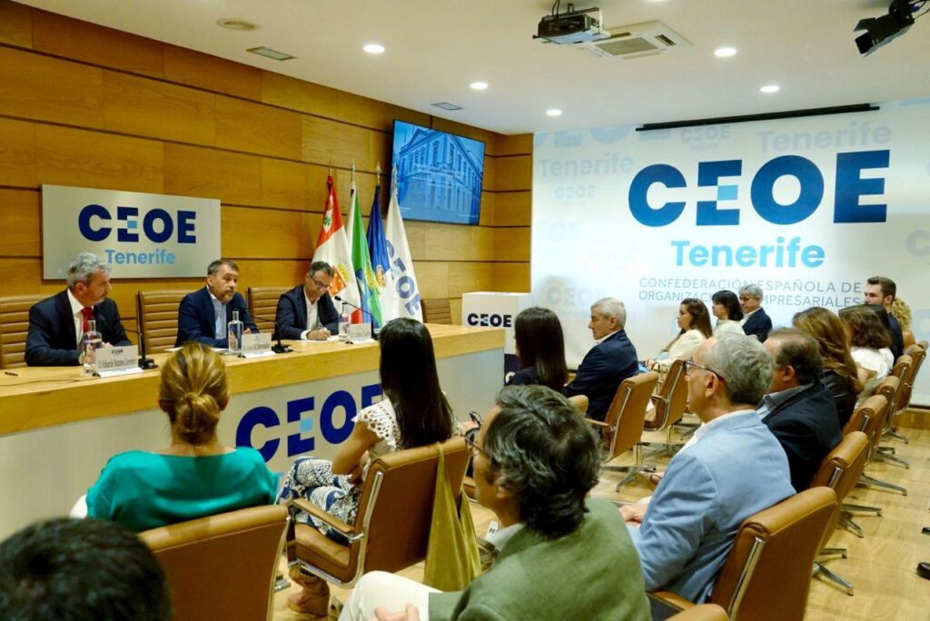 Presentación del PAI de Santa Cruz de Tenerife en la Confederación Provincial de Empresarios de Santa Cruz de Tenerife (CEOE)