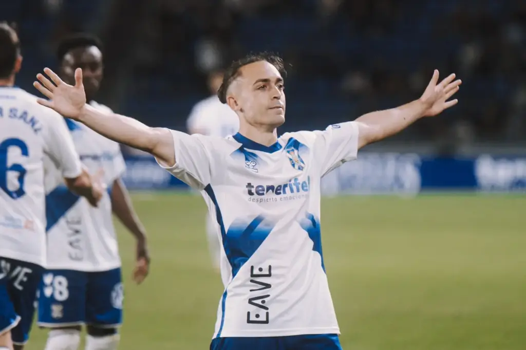 El CD Tenerife traspasa a Luismi Cruz al Deportivo de La Coruña