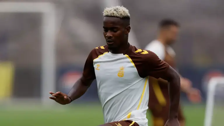 La UD Las Palmas cede a Aboubacar Bassinga al Ceuta