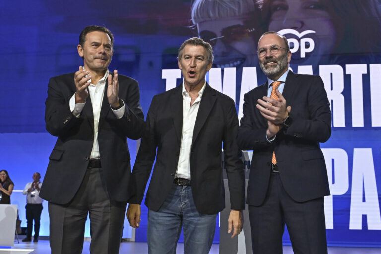 Feijoó renueva como presidente del Partido Popular