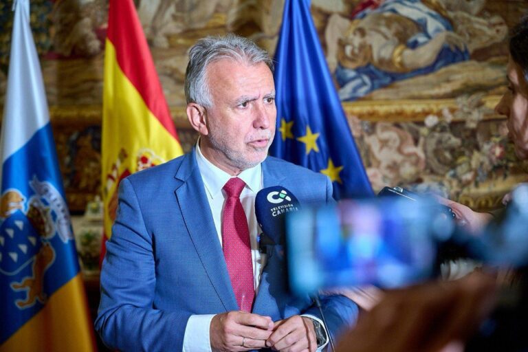 Torres dice que Clavijo debería defender los intereses de Canarias «más que los de partido»