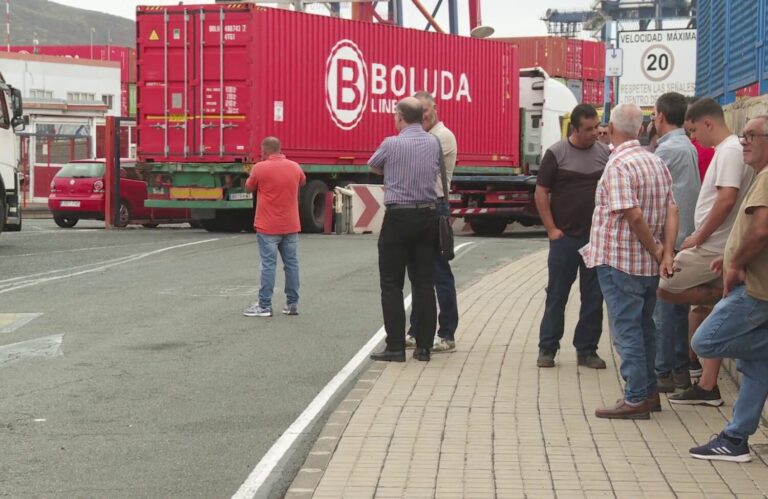 ASEMTRA convoca un paro de una semana en el Puerto de Las Palmas por largas esperas en terminales de contenedores