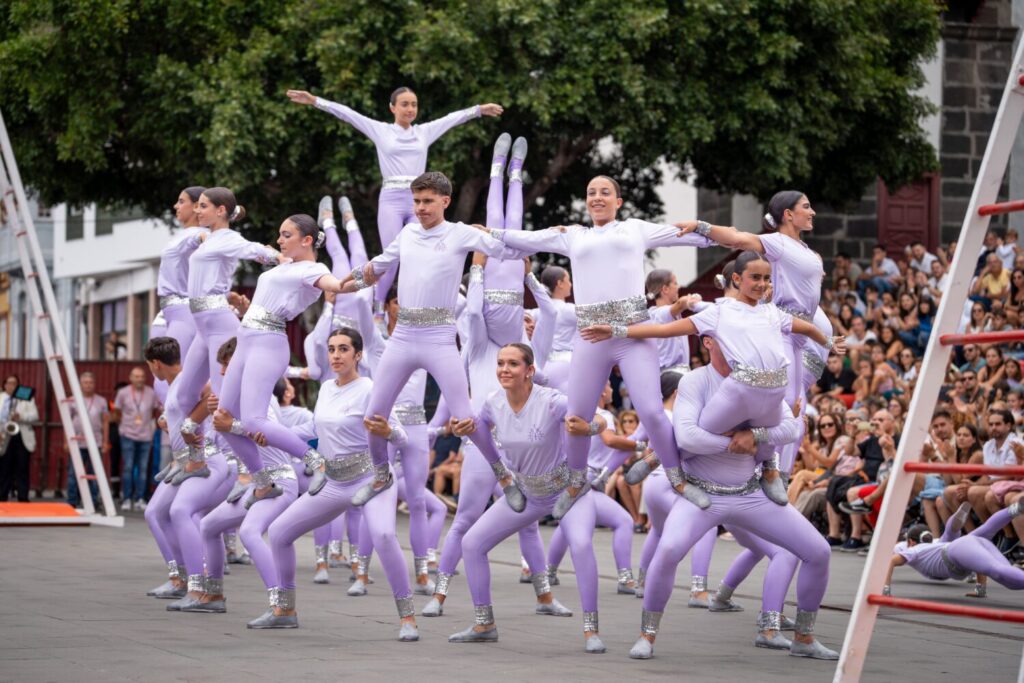 La Dansa de los Acróbatas está inspirada en el espectáculo circense de la época. Fotografía: Ayuntamiento de Santa Cruz de La Palma