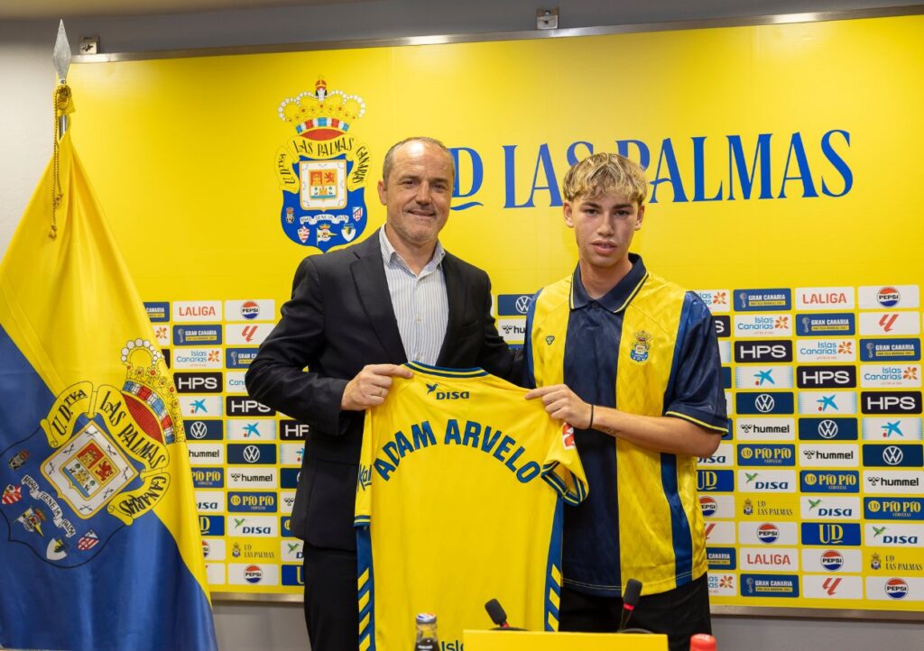 Presentación del nuevo jugador de la UD Las Palmas, Adam Arvelo. 