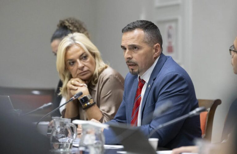 Adasat Goya González, nuevo director del Servicio Canario de Salud