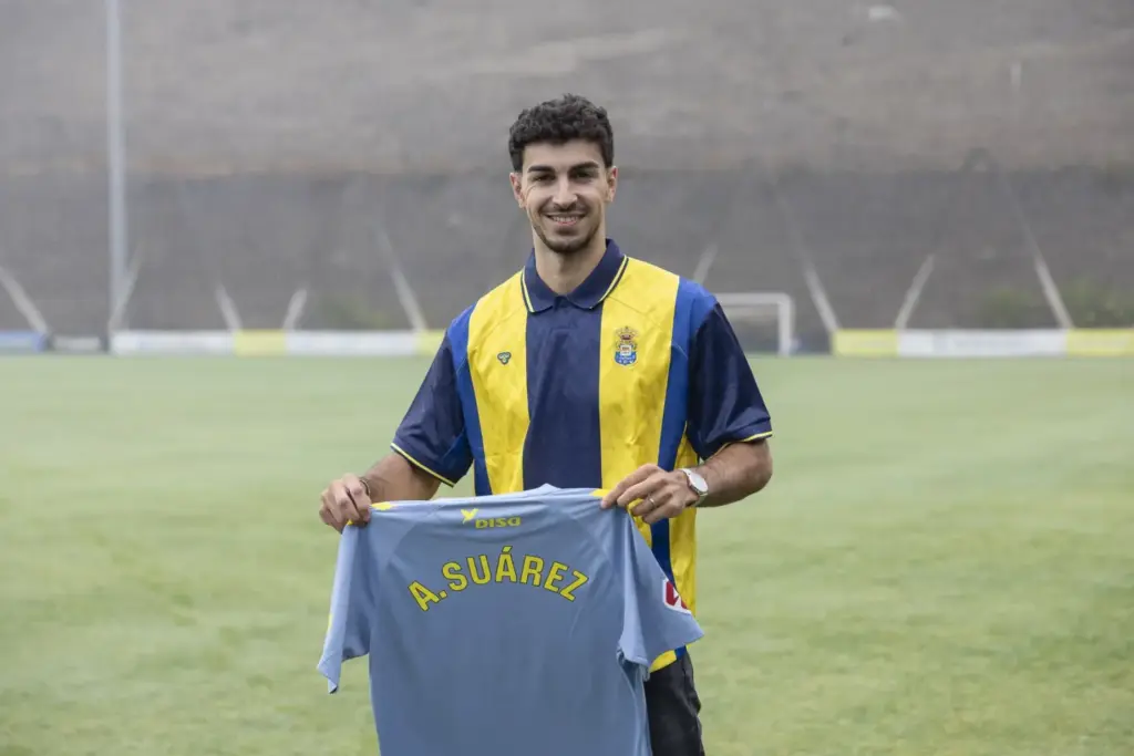 El nuevo portero de la UD Las Palmas, Adrián Suárez, dice que viene para "ser titular"