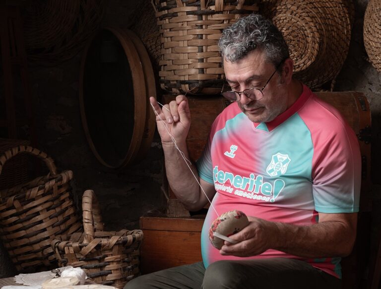 El CD Tenerife presenta su tercera equipación para la temporada 25/26