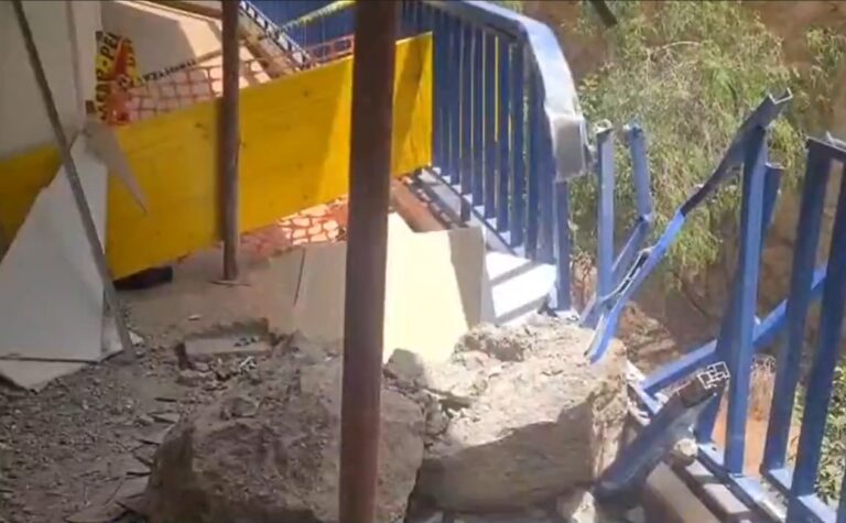 Varias rocas impactan en las zonas comunes de unos apartamentos en Mogán