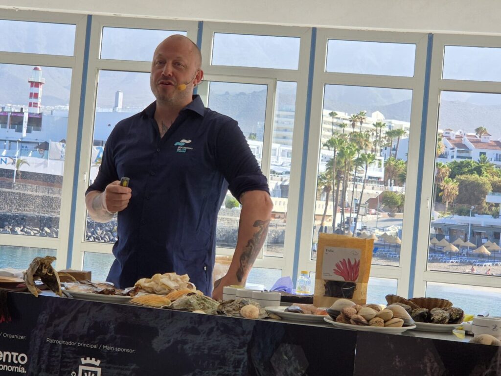 ‘Con Cúrcuma’ fusiona mar y tierra en cada bocado en su recetario veraniego