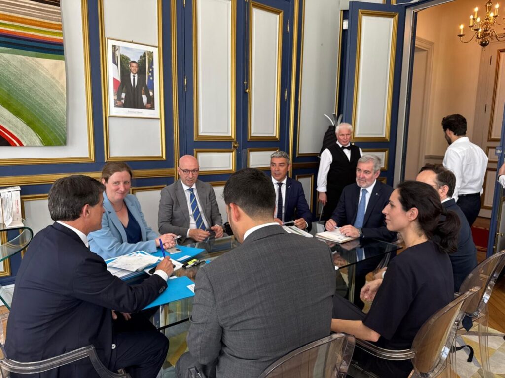 Imagen de la reunión de los dirigentes canarios con el gobierno francés en la que Clavijo trató asuntos del POSEI