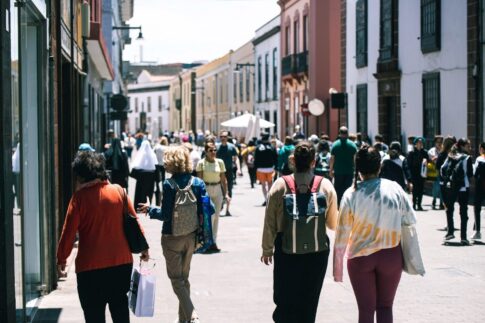 España roza los 50 millones de habitantes con 10,2 millones de personas nacidas fuera