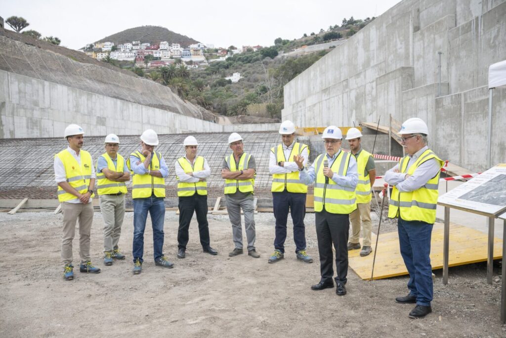Gran Canaria da un paso más hacia un modelo agrícola resiliente, sostenible y tecnológicamente avanzado gracias a la construcción del depósito regulador de las aguas regeneradas de la EDAR de Barranco Seco en El Fondillo, en Las Palmas de Gran Canaria.