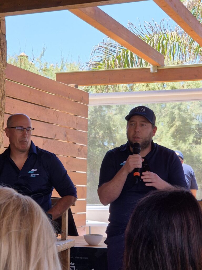 ‘Con Cúrcuma’ fusiona mar y tierra en cada bocado en su recetario veraniego