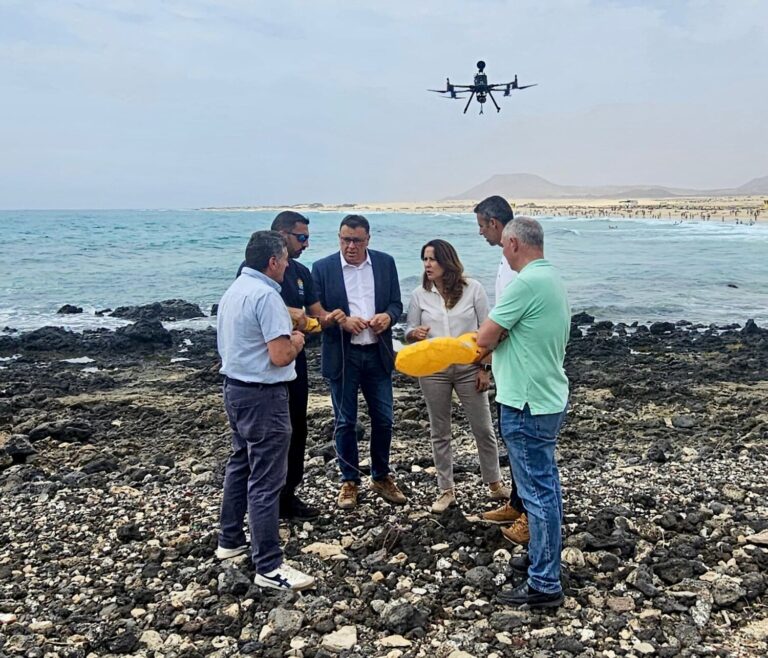 Corralejo prueba un programa piloto de un año con drones de rescate en playas