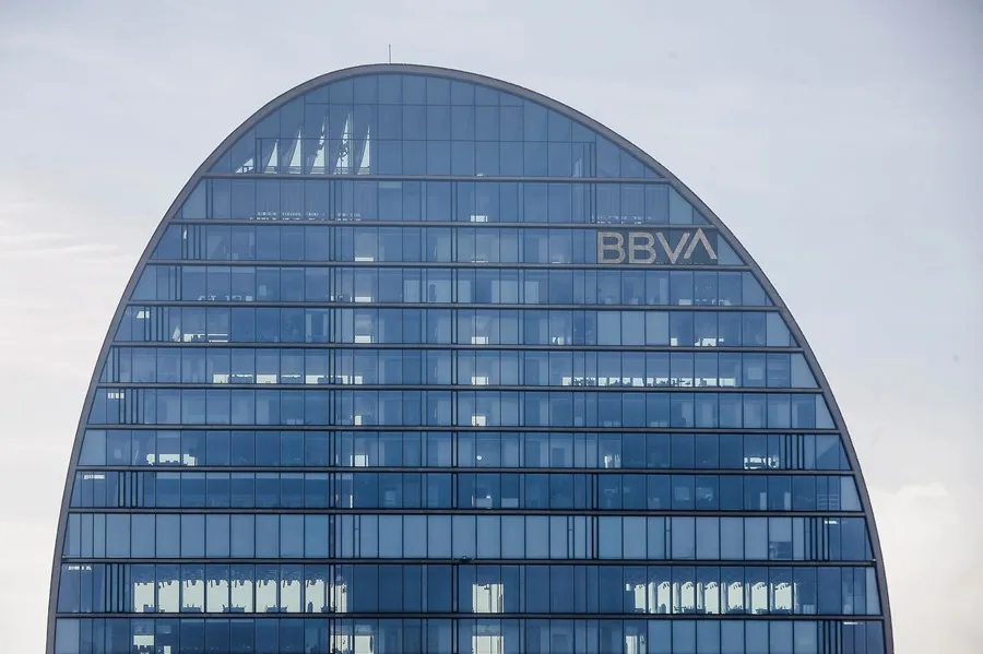 Fachada de la sede corporativa del BBVA, en el distrito de Las Tablas en Madrid. EFE/Emilio Naranjo