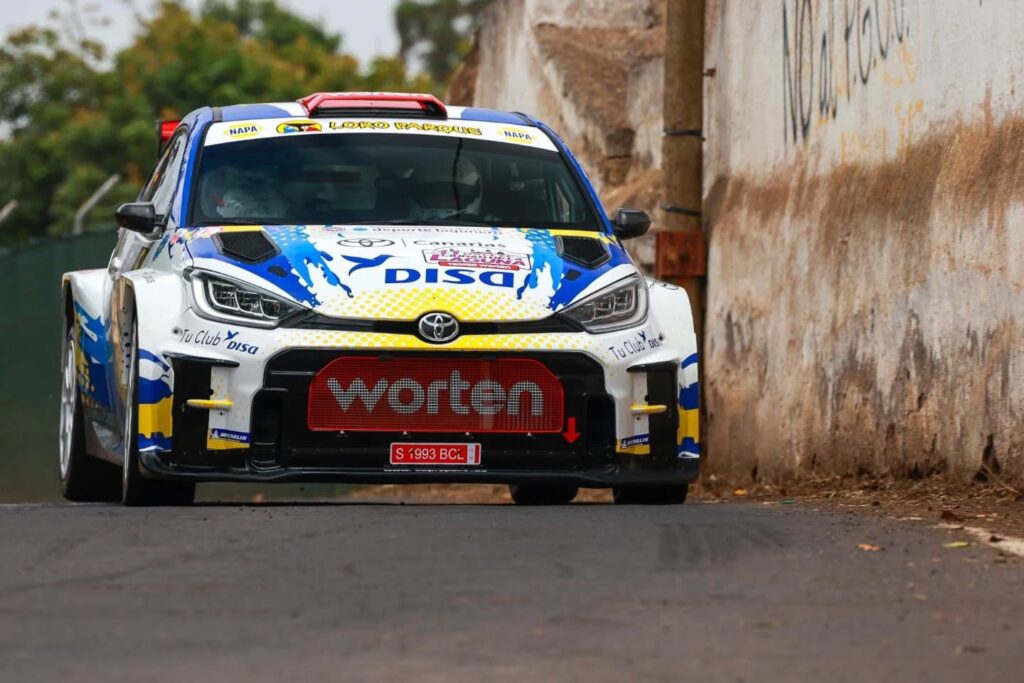 Enrique Cruz y Yeray Mujica durante uno de los tramos del 11 Rally Ciudad de La Laguna