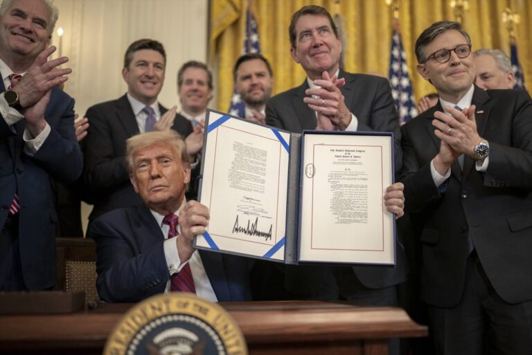 Trump celebra seis meses de mandato al frente de un país «renacido»