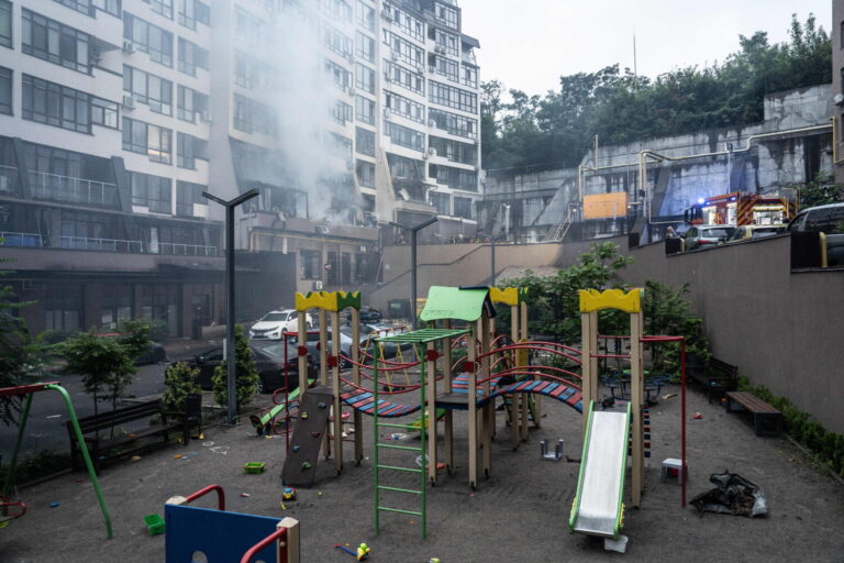 Al menos ocho muertos y más de 80 heridos en un nuevo ataque de Rusia contra Kiev