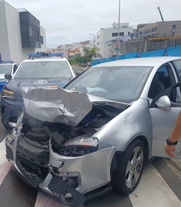 Detenido por embestir a dos coches de Policía tras una persecución por Las Palmas de Gran Canaria