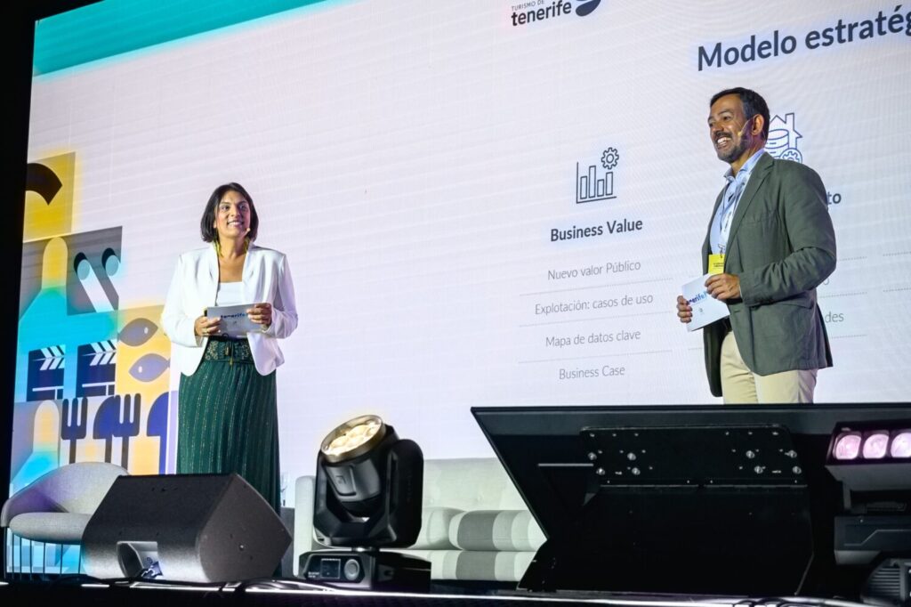 El vicepresidente y consejero de Turismo del Cabildo, Lope Afonso, junto a la consejera delegada de Turismo de Tenerife, Dimple Melwani durante un evento de Turespaña celebrado en el Tenerife Convention Bureau