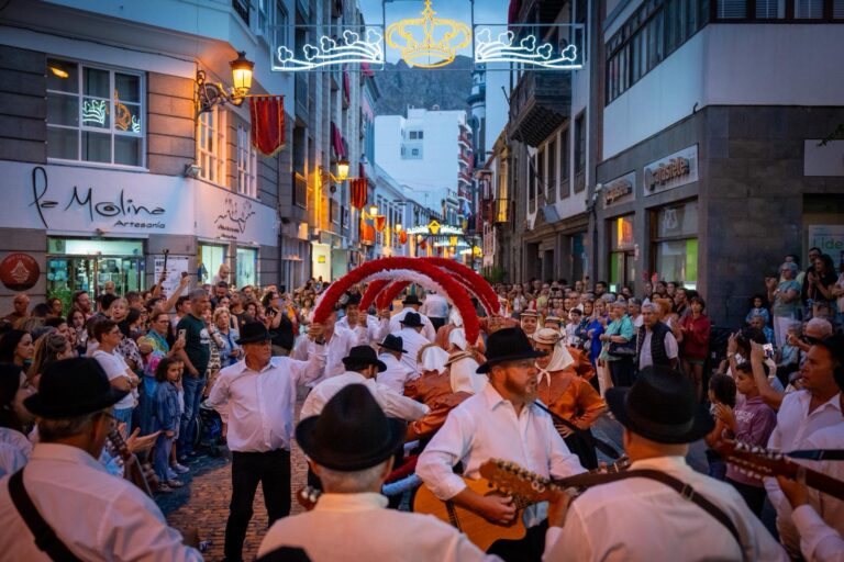 La Cabalgata Pregón abre la Semana Chica de la Bajada de la Virgen 2025