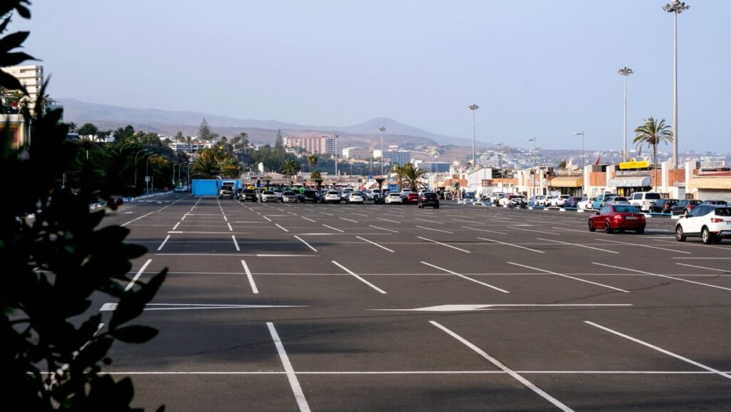 Imagen del parking del centro comercial Anexo II de Playa del Inglés, donde fue hallado el cuerpo sin vida / PARKING MASPALOMAS