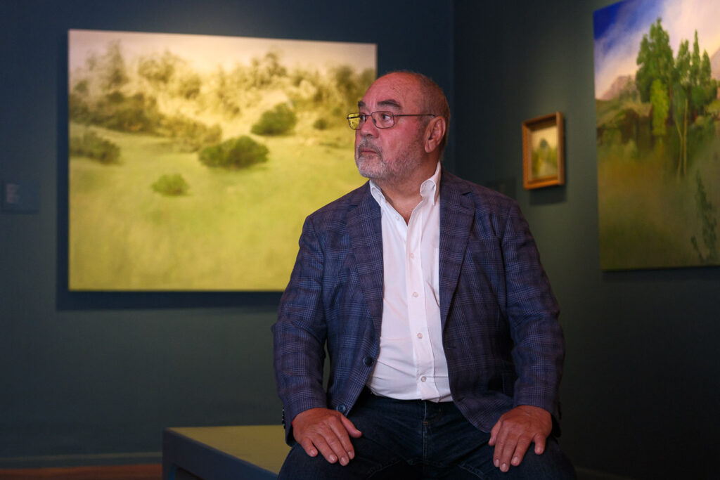 El ciclo ‘Miradas a la Colección’ propone al público escudriñar el óleo ‘La ciudad invisible’ de Juan Guerra