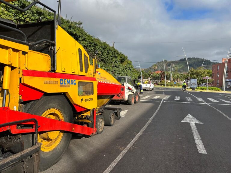 La Laguna inicia el reasfaltado de la rotonda de San Benito