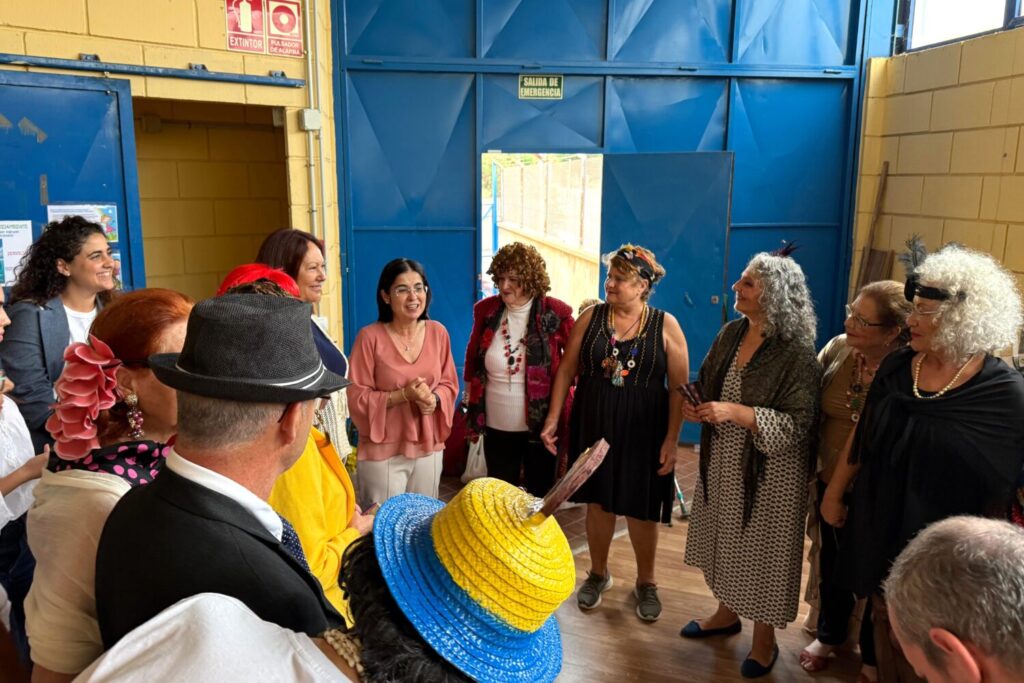 Los mayores se suben al escenario del Centro Cívico La Ballena en un proyecto que combina teatro y terapia