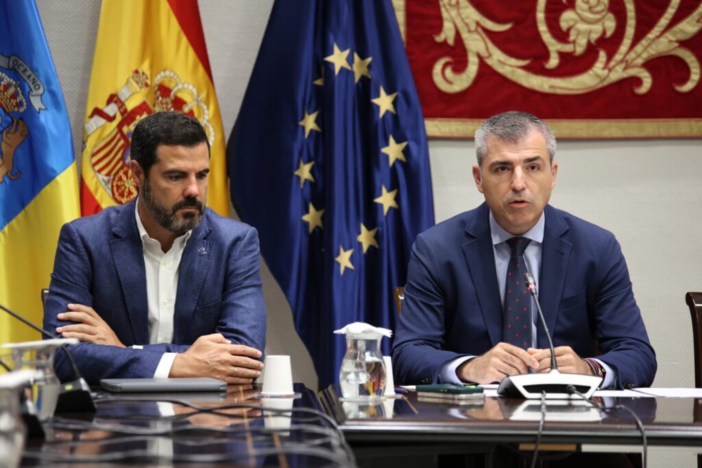 Domínguez reitera que no se harán extracciones de tierras raras en Fuerteventura