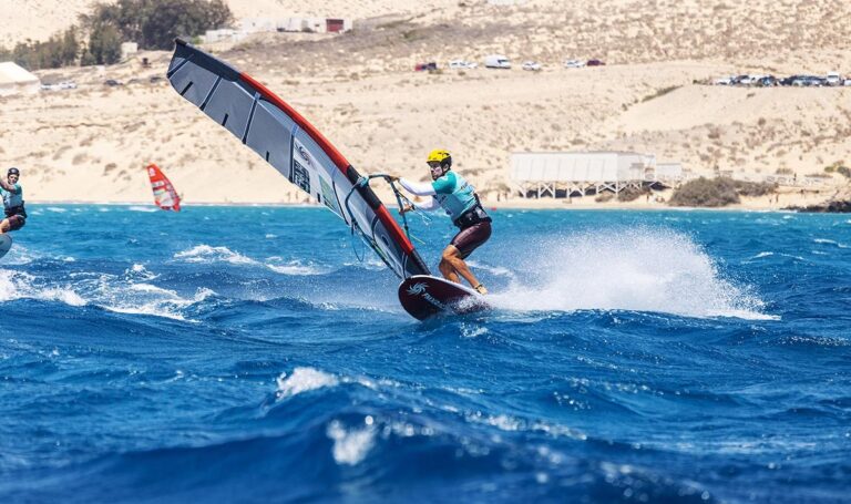 Pierre Mortefon se corona campeón del Slalom X del Campeonato de Windsurf de Fuerteventura
