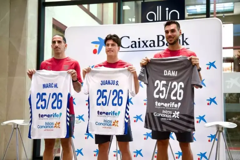 El CD Tenerife presenta a Marc Mateu, Juanjo Sánchez y Dani Martín