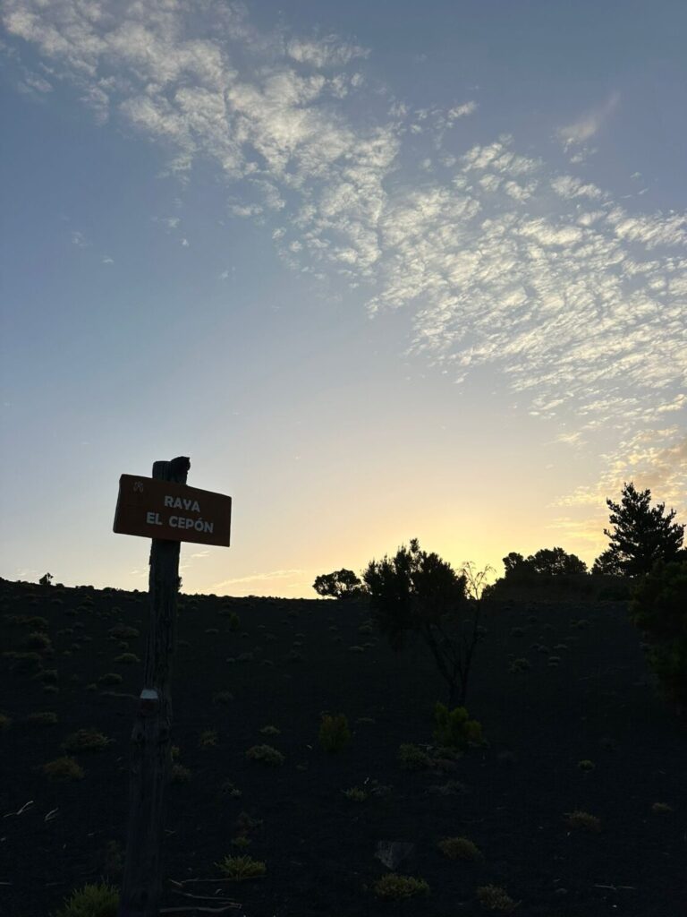 Cártel de la Raya El Cepón en la Cruz de los Reyes.