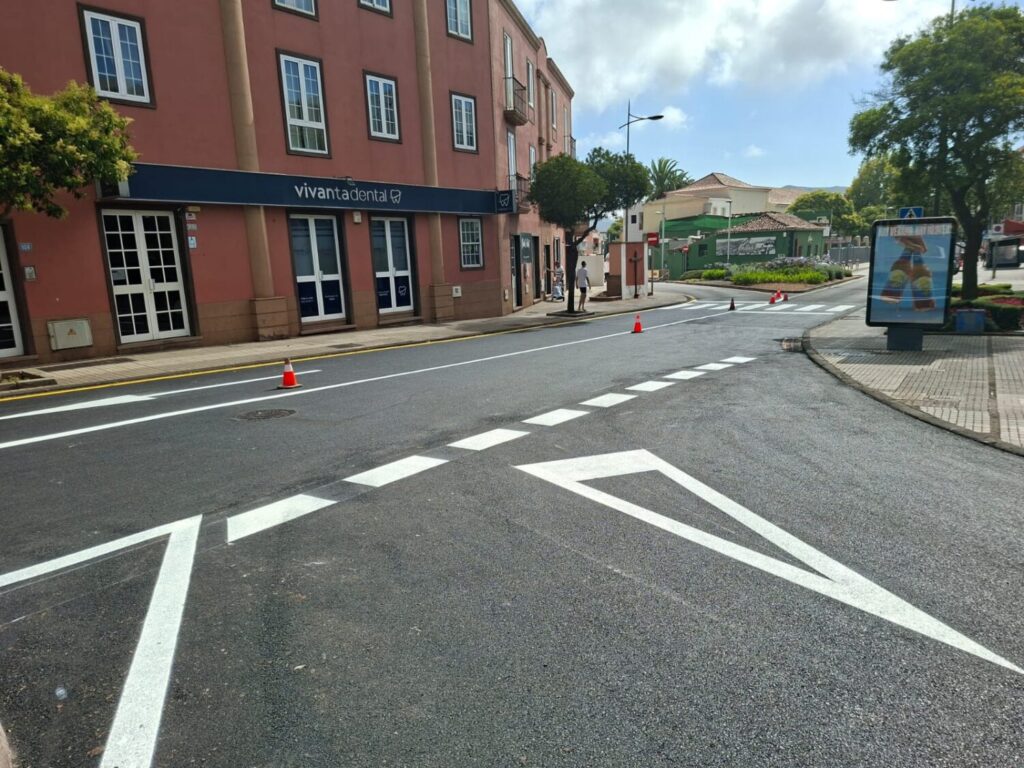 El Consistorio recordó que esta intervención de la rotonda de San Benito corresponde a un plan anual de reasfaltados