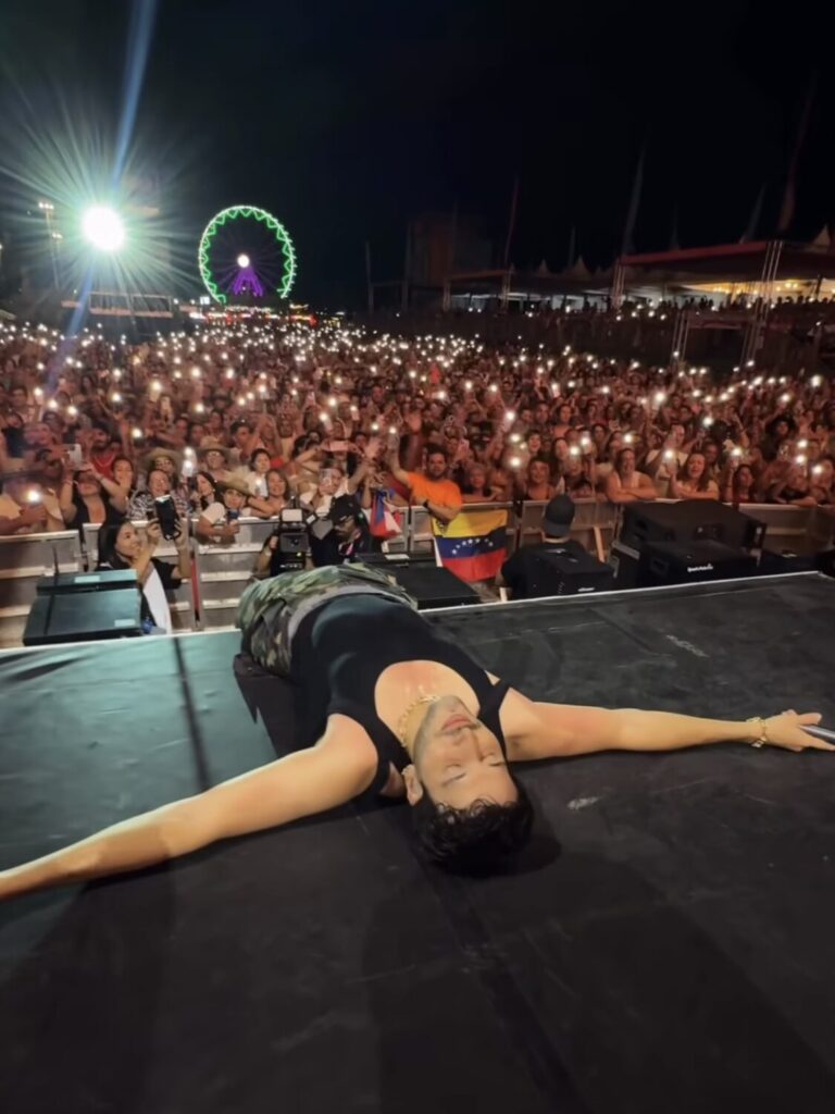 Sebastián Yatra durante su actuación en el Tenerife Cook Music Fest