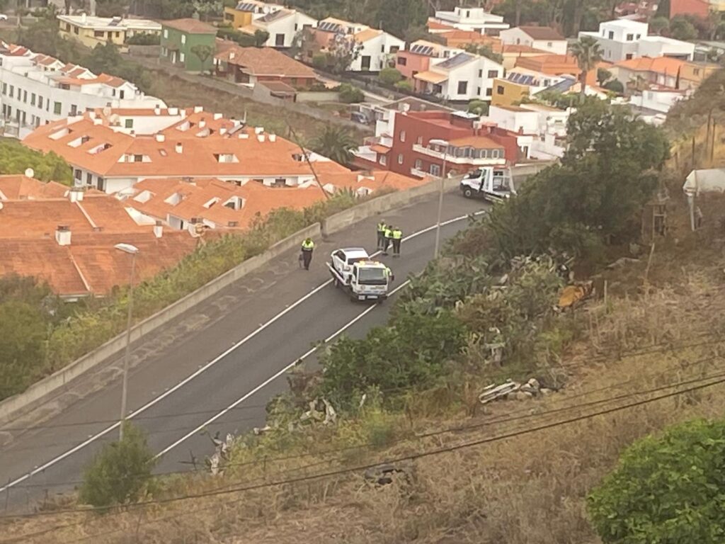 Heridos tras una colisión frontal en la Vía de Ronda de La Laguna (Tenerife)