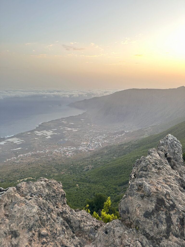 Vista desde la Cruz de los Reyes hacia El Golfo