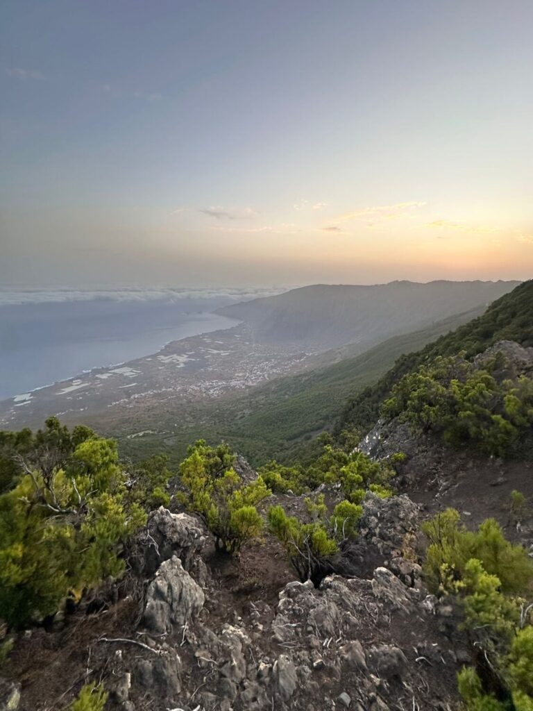 Vista desde la Cruz de los Reyes hacia El Golfo