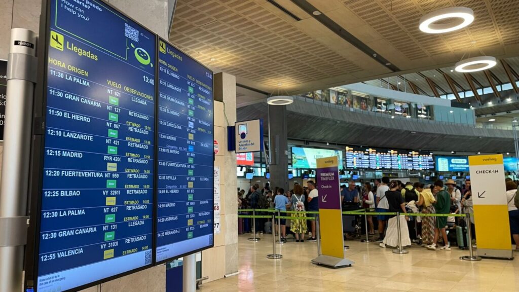 Desvíos en los aeropuertos de Tenerife por fuerte viento y niebla. Foto de Diana Giambona