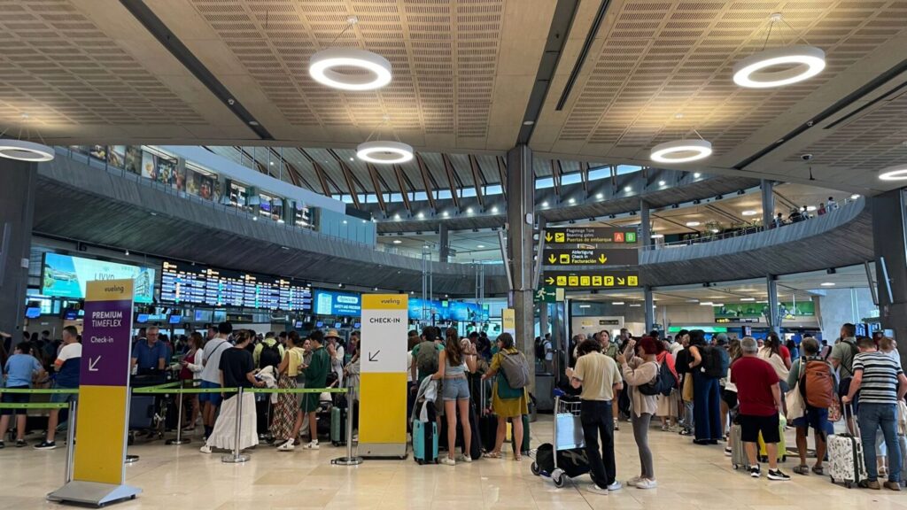 Desvíos en los aeropuertos de Tenerife por fuerte viento y niebla. Foto de Diana Giambona