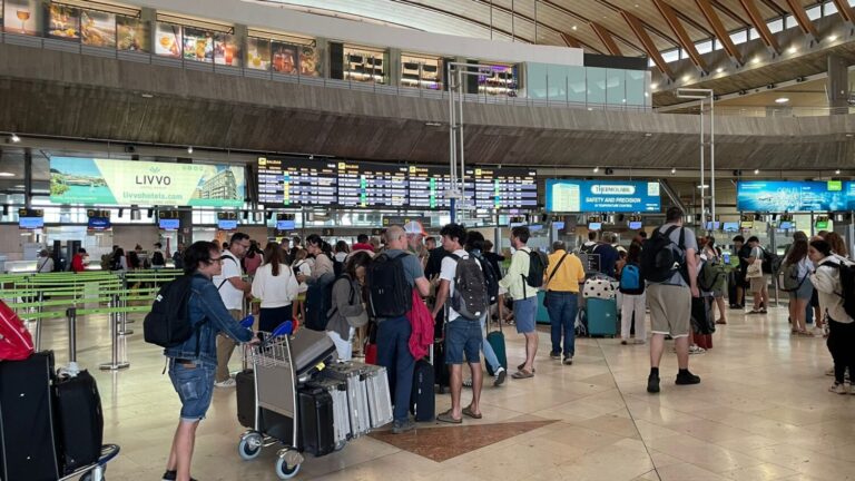 4,5 millones de pasajeros pasaron por los aeropuertos canarios en febrero