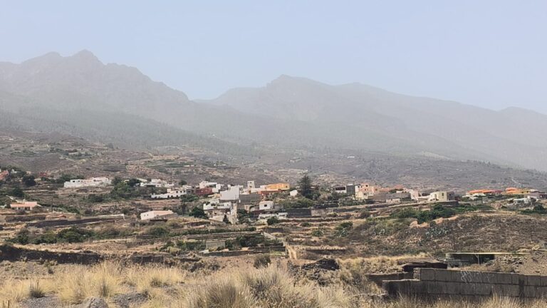 Calor sofocante en toda Canarias y alerta por viento en Gran Canaria y La Gomera