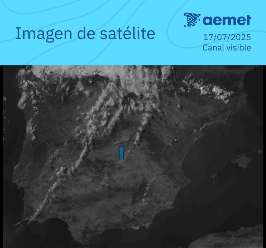 Así se ve desde el satélite el penacho de humo procedente del incendio que esta tarde afecta a zonas de la provincia de Toledo y de la Comunidad de Madrid / Imagen de la AEMET